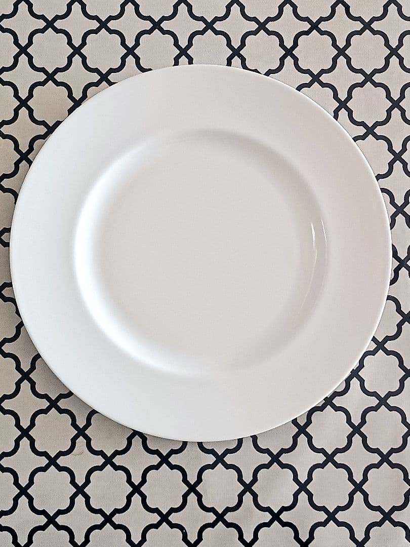 ウェッジウッド　ボーンチャイナ平皿28 白