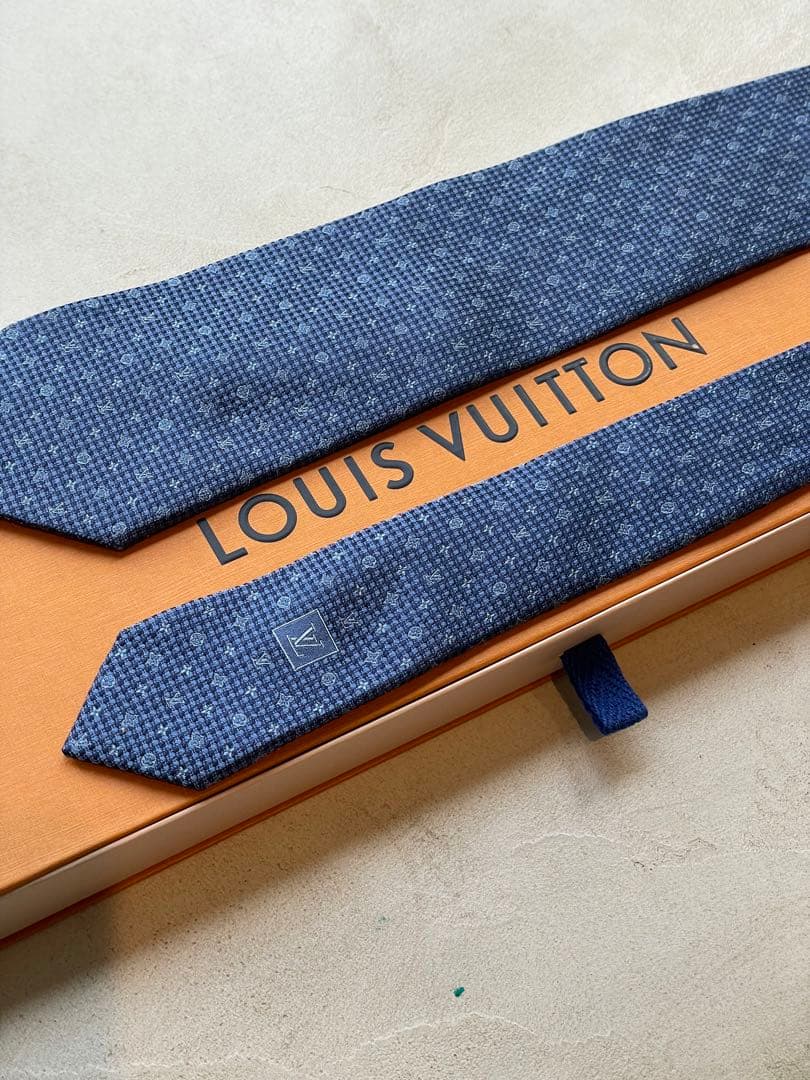 【美品】LOUIS VUITTON ネイビー ネクタイ　現行モデル
