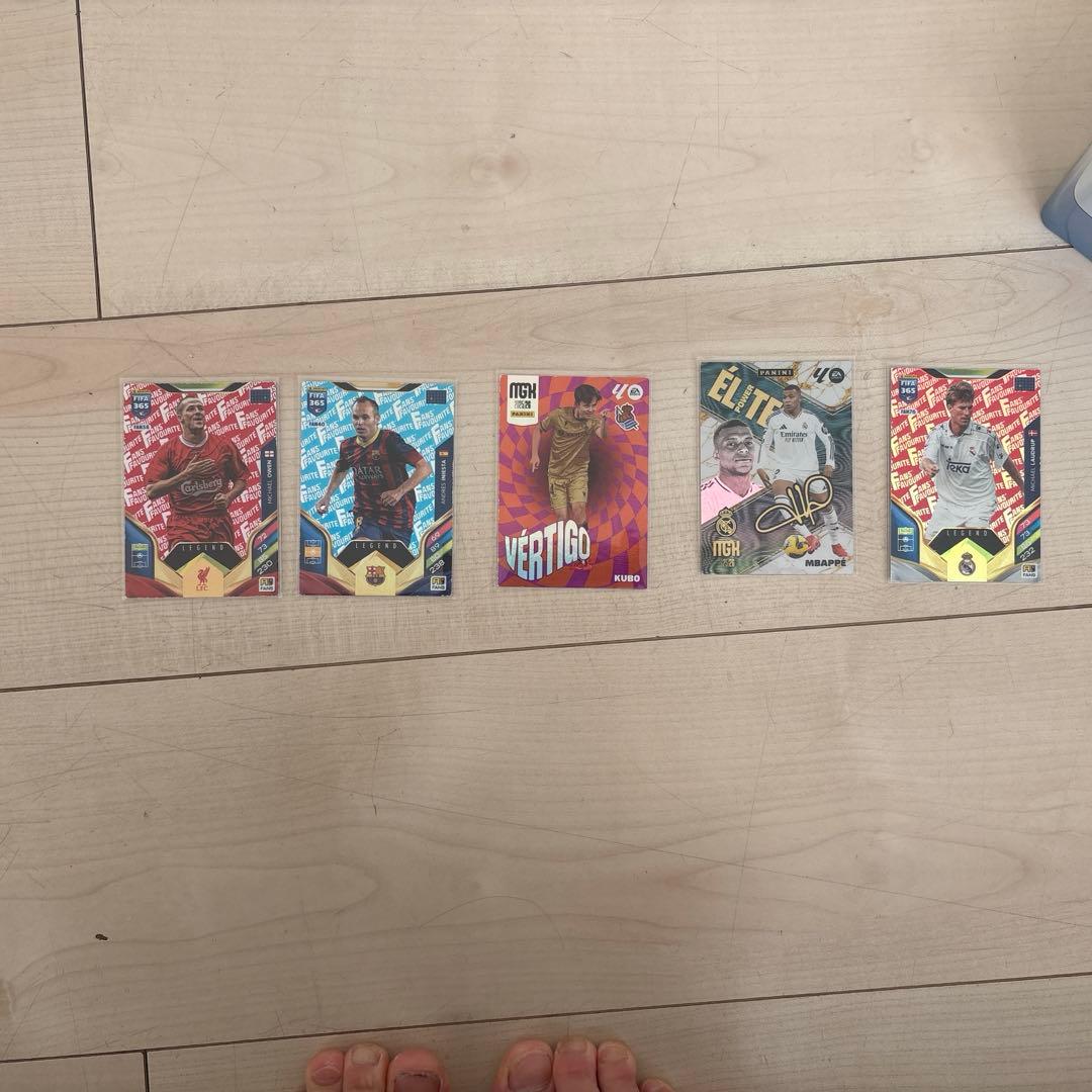 スペインで買ったサッカーカード 一つはエムバペのサイン入り