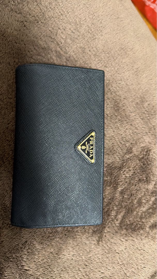 PRADA サフィアーノトライアングル 財布　【期間限定割引】