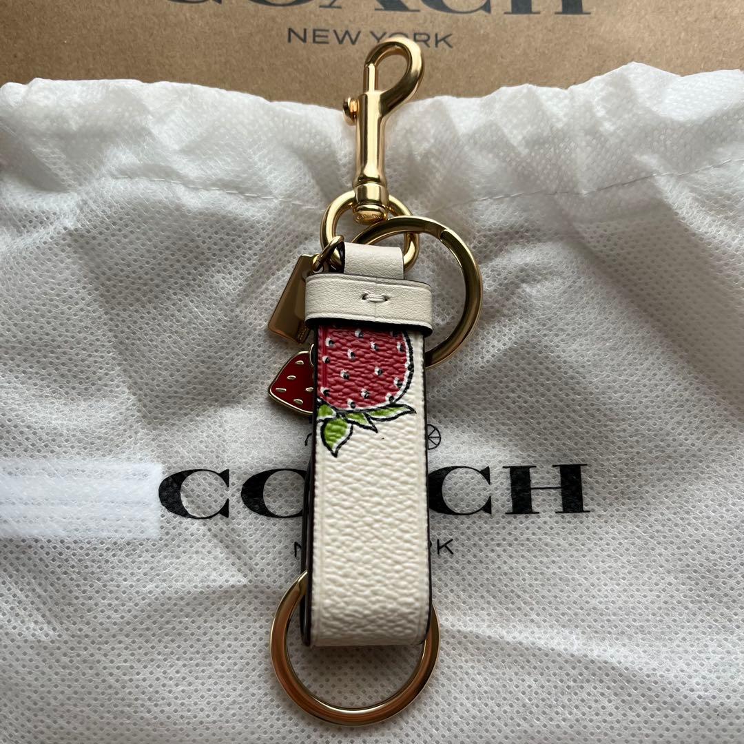 【COACH】ストロベリー　バックチャーム　キーリング 　キーホルダー