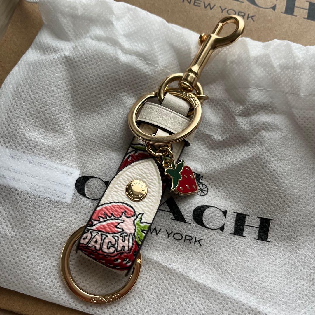 【COACH】ストロベリー　バックチャーム　キーリング 　キーホルダー