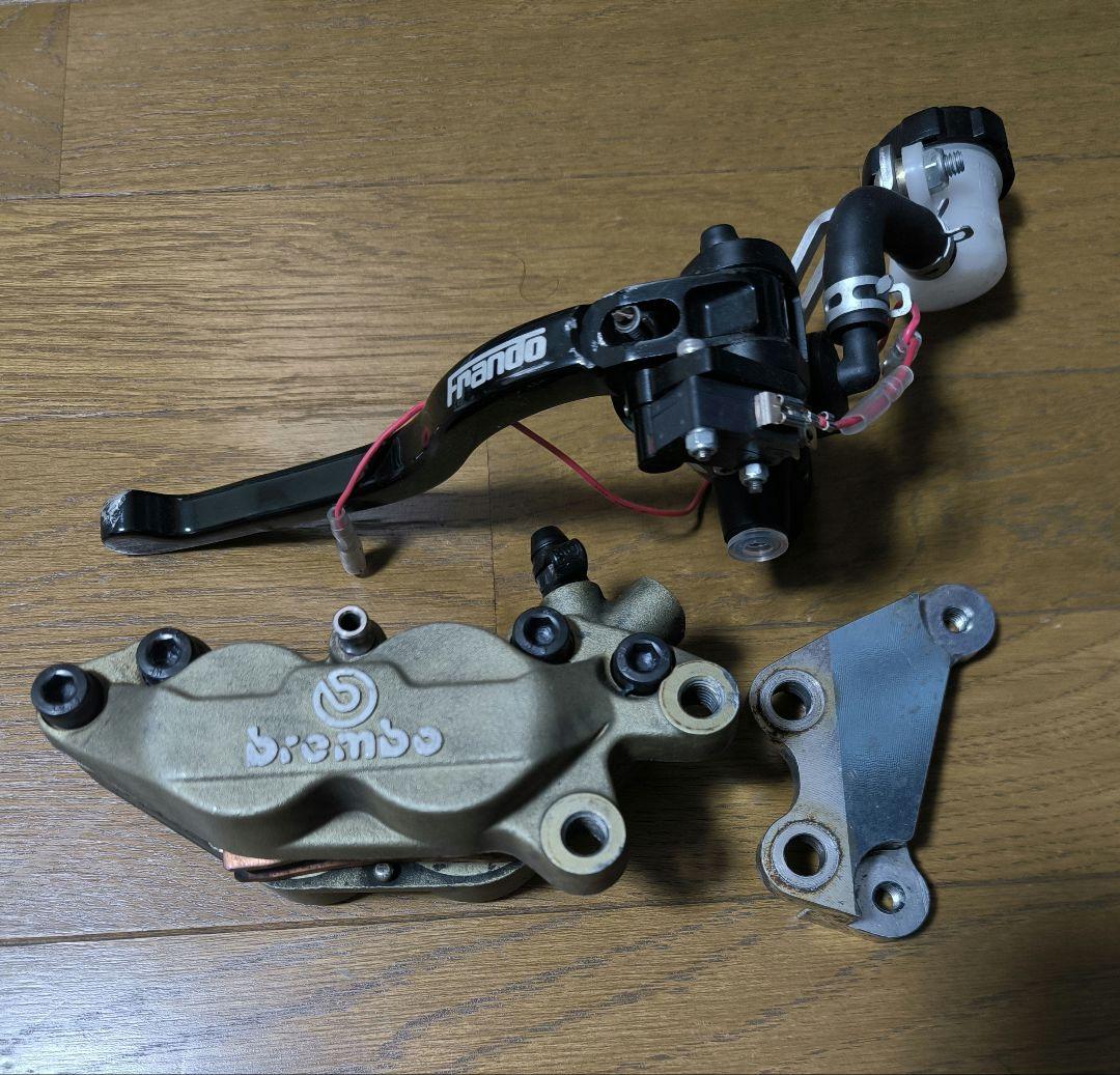 brembo FRANDO キャリパーサポート付き　ブレーキパーツセット