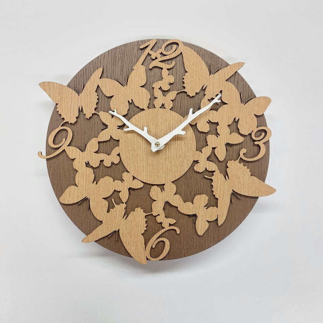 北欧風　蝶のデザイン木製掛け時計　静音タイプ 茶色