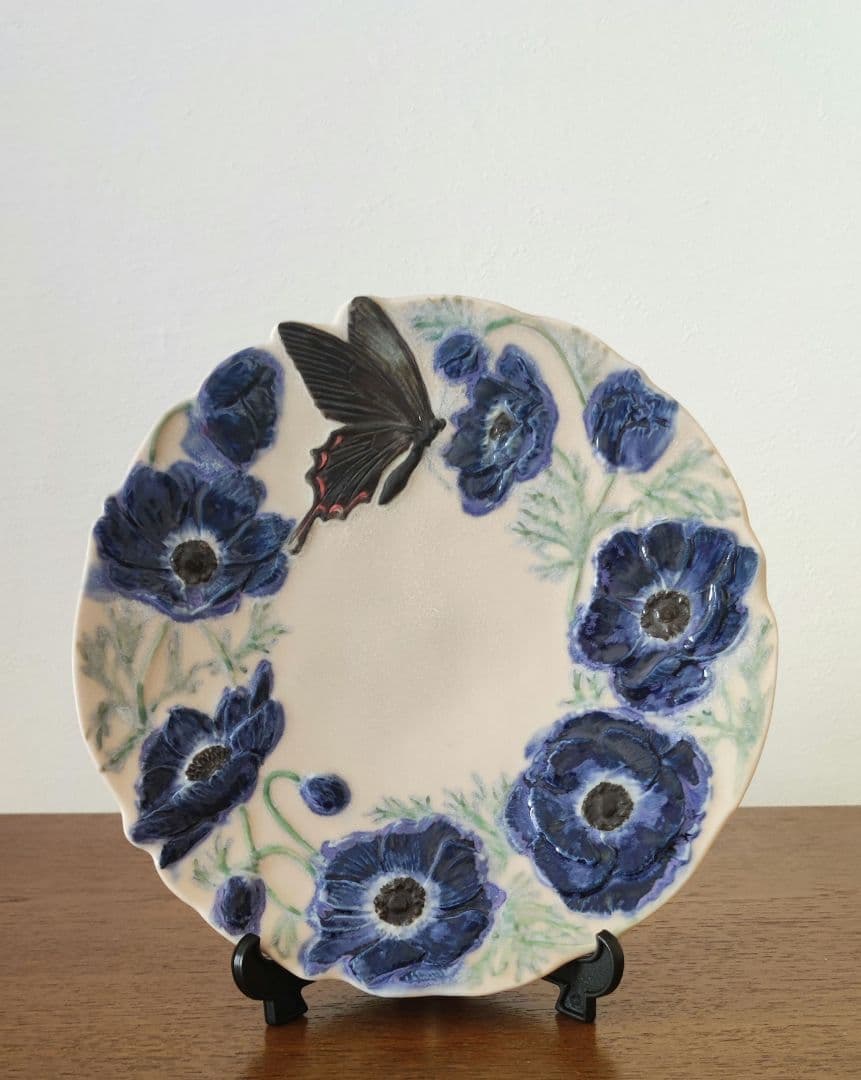 うつわやみたす　皿　アネモネ　蝶