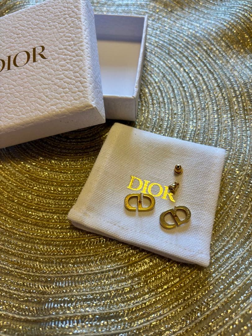 Dior ピアス　ゴールド　スタッドピアス
