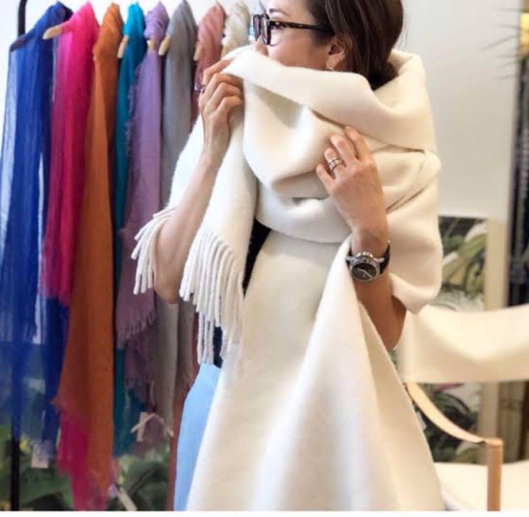 神崎さん着用　アソースメレ EXファインラムスポンデッシュウールストール