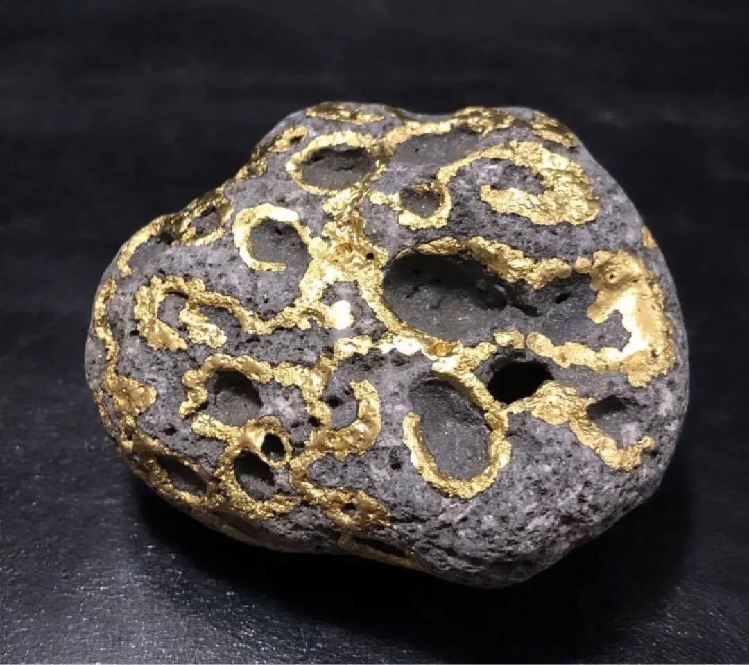 世界に1つ◼️超カッコイイまん丸な溶岩石の金彩ロックアート『オクトパシスタ』