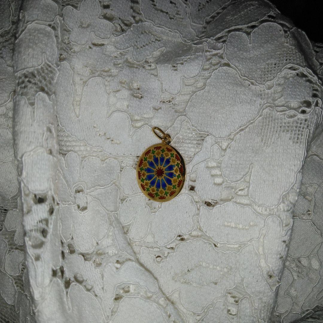 ノートルダム　大聖堂　土産　ペンダント　ステンドグラス　エマイユ　フランス　金色