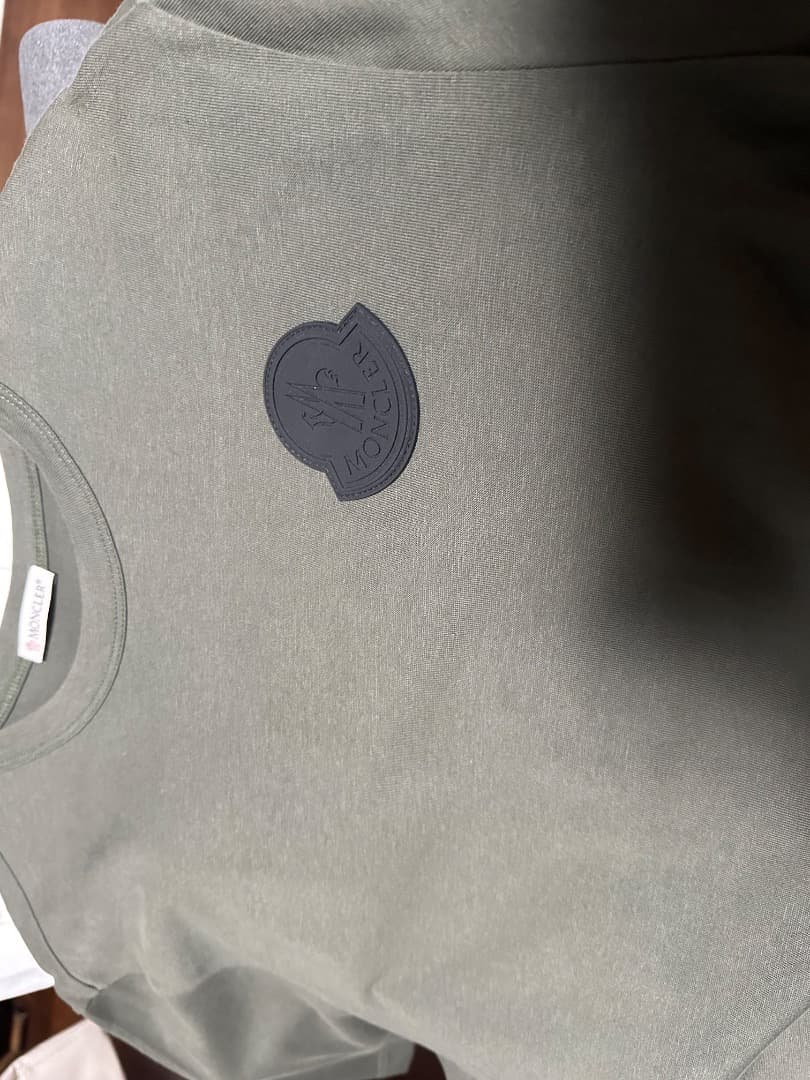 MONCLER オリーブグリーン Tシャツ