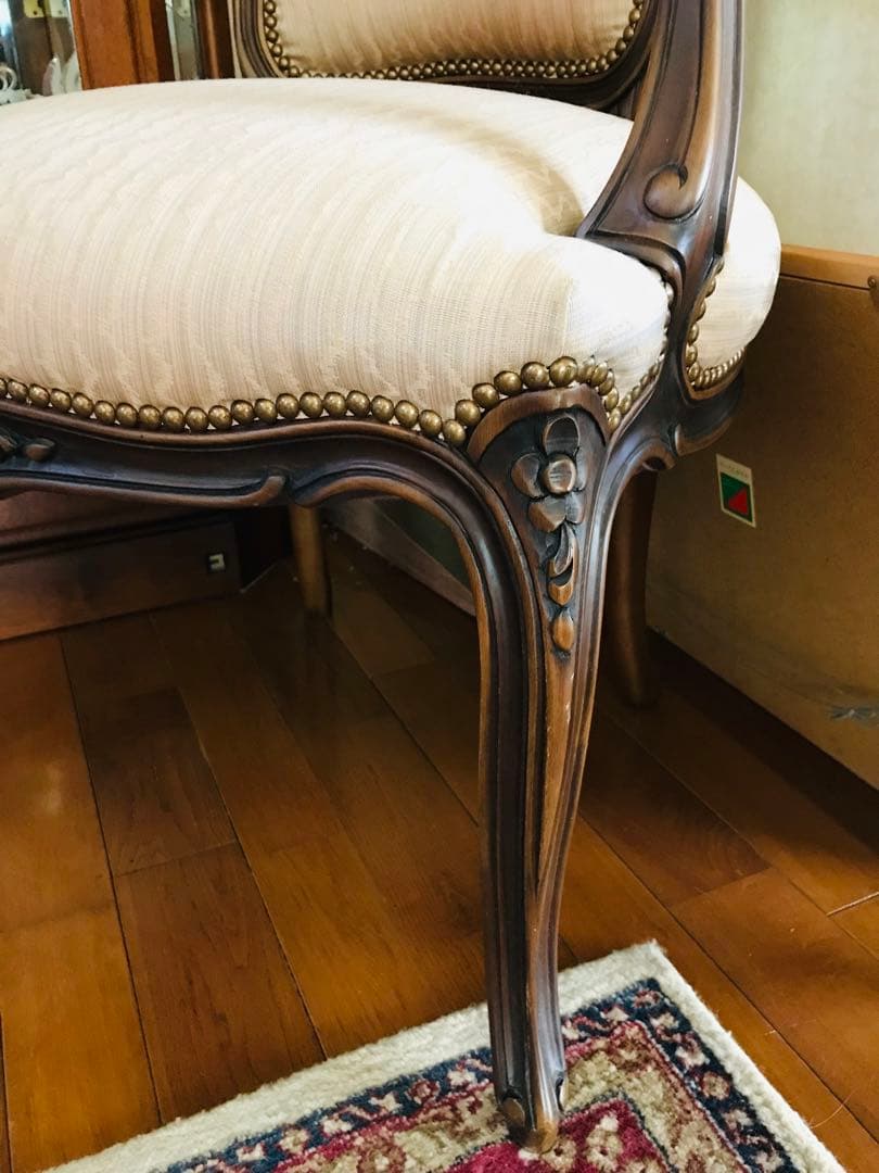 西洋スタイル アームチェア クリーム色