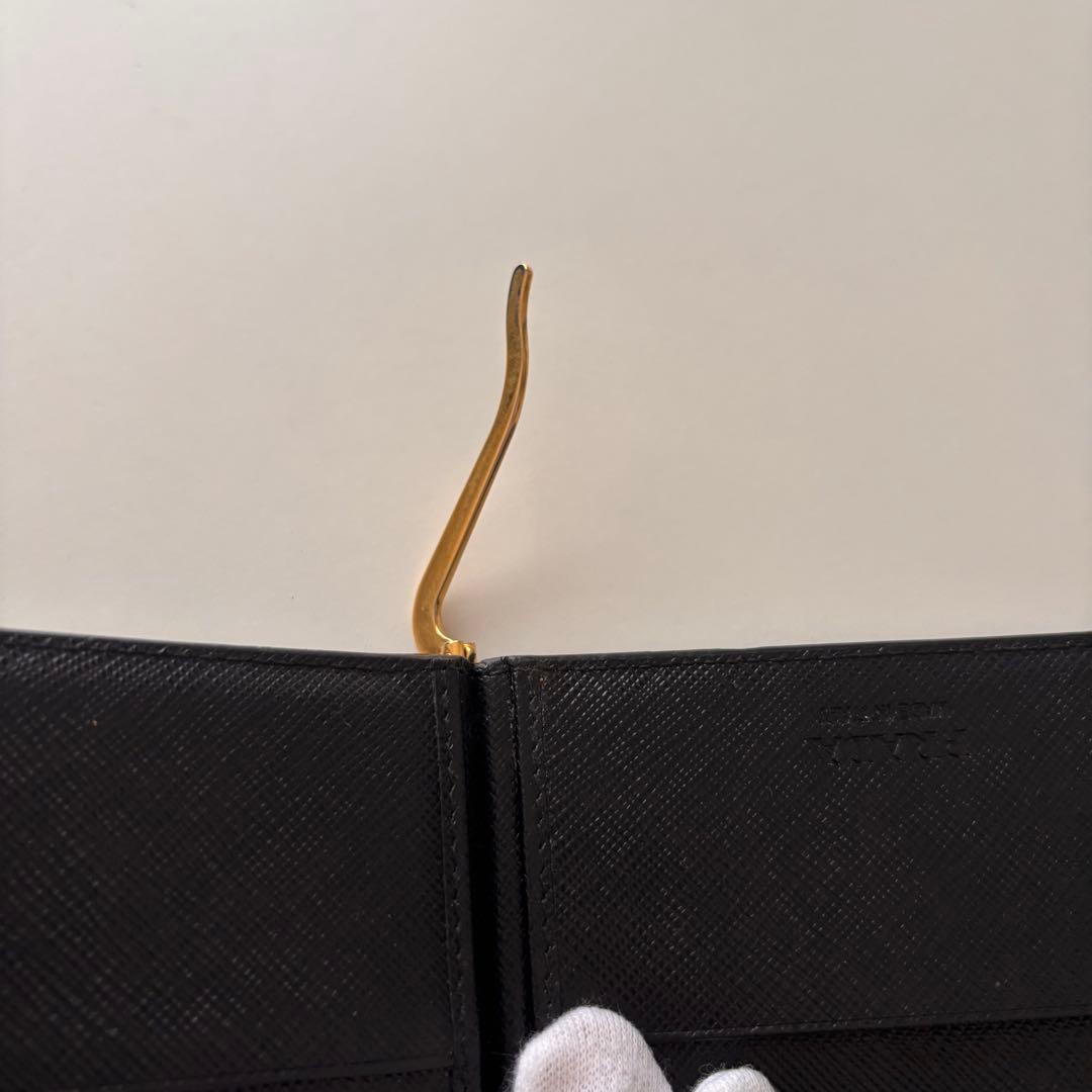 【ホワイト】プラダ　マネークリップ　折り財布　ブラック　サフィアーノレザー