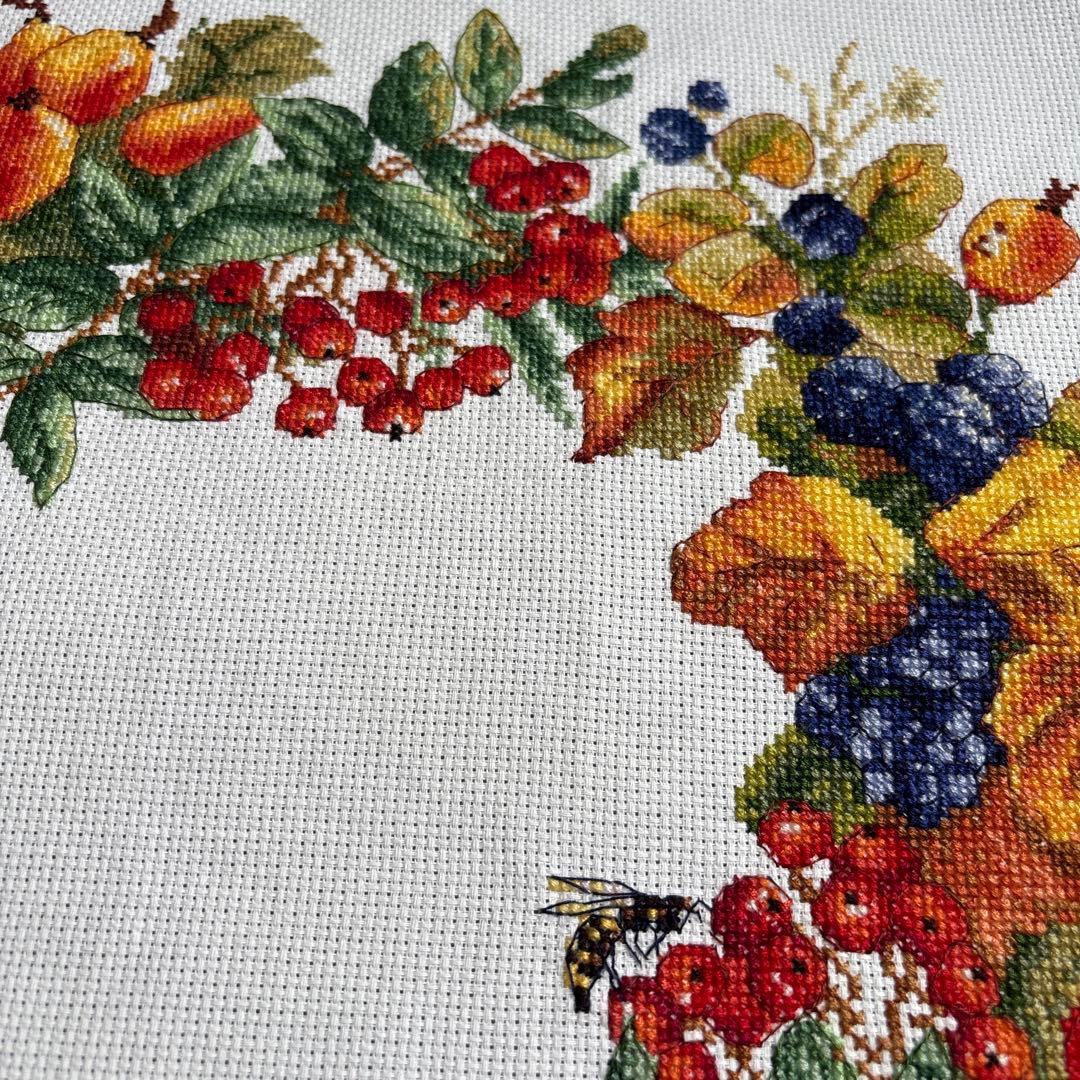 クロスステッチ完成品　　秋のリース