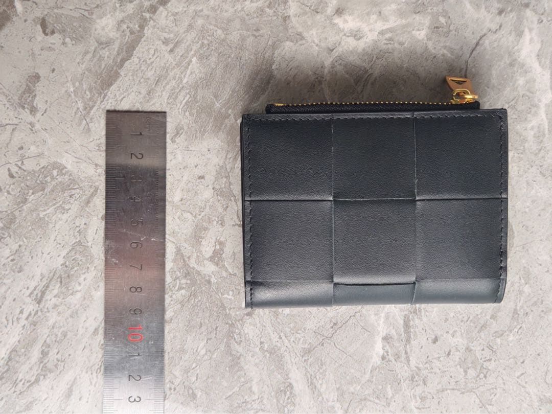 BOTTEGA VENETA ブラックレザー折り財布