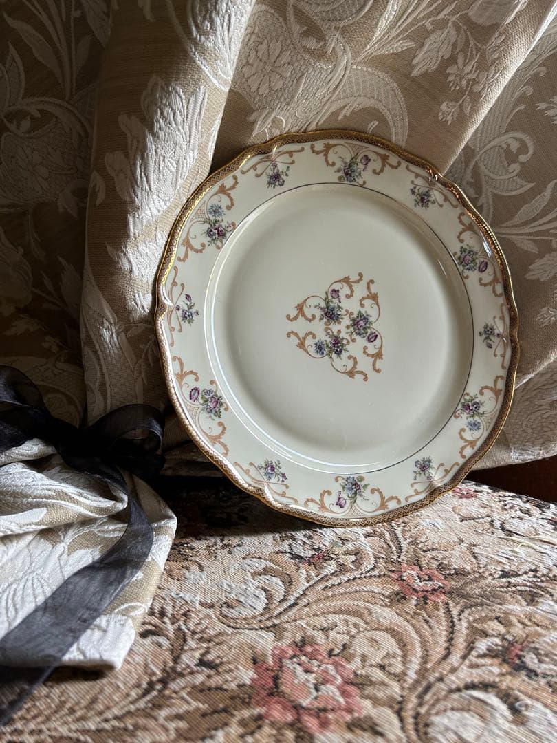 フランス製 Limoges ❁﻿fleur❁﻿美しいレリーフのディナープレート