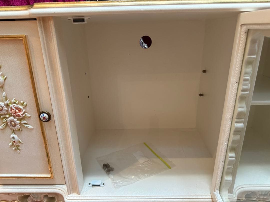 ロココ調　テレビ台