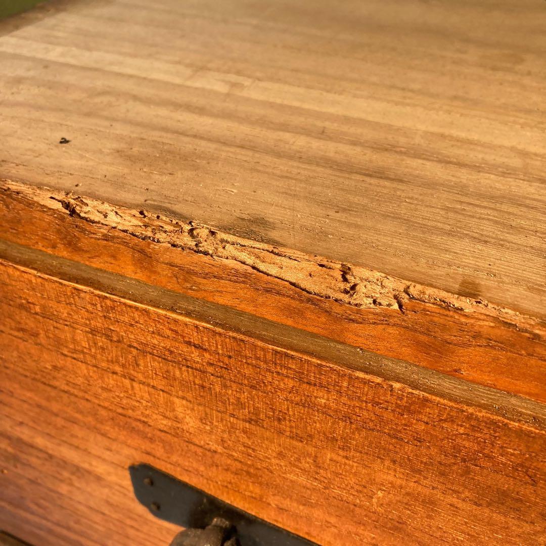 ビンテージ　桐製　時代箪笥　　打出し金具　①