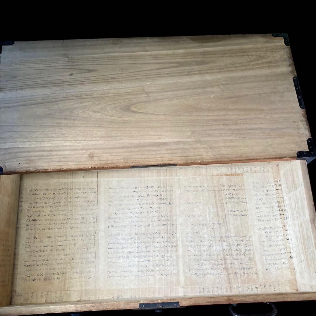 ビンテージ　桐製　時代箪笥　　打出し金具　①