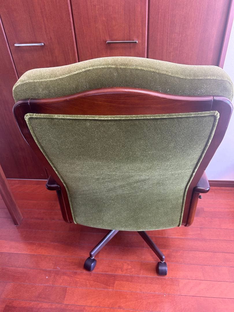 カリモク　オリーブグリーン ベルベット デスクチェア