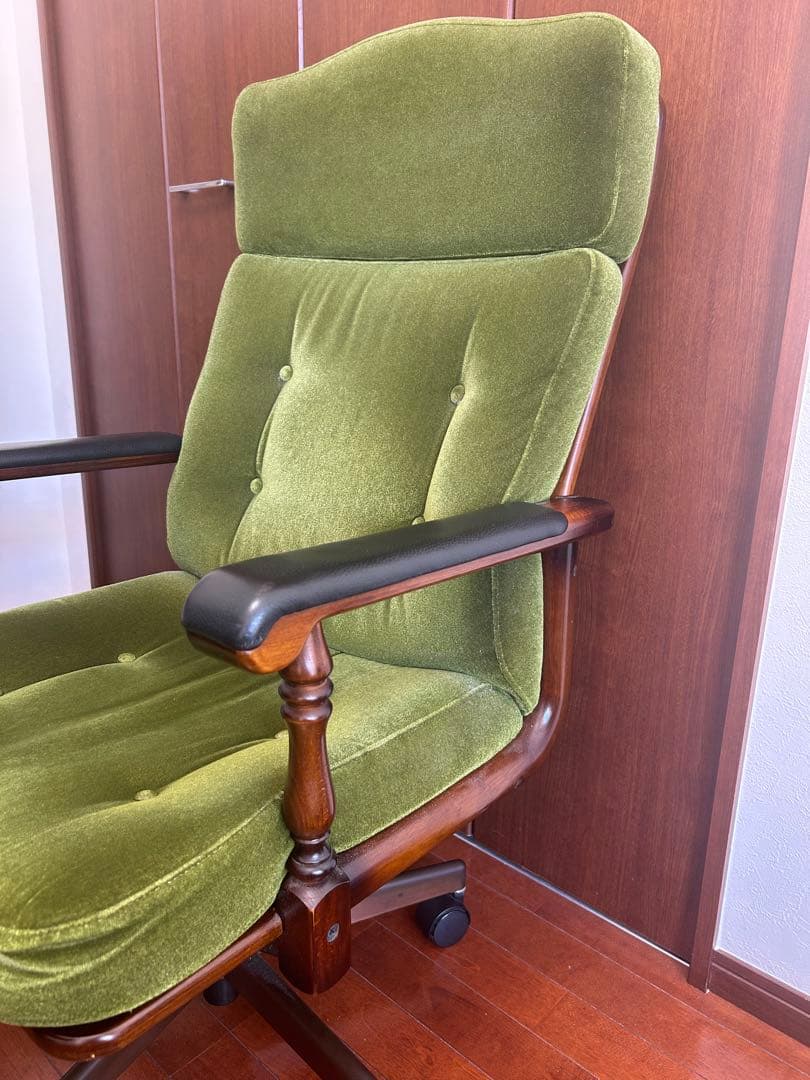 カリモク　オリーブグリーン ベルベット デスクチェア