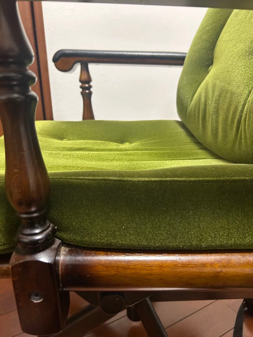 カリモク　オリーブグリーン ベルベット デスクチェア