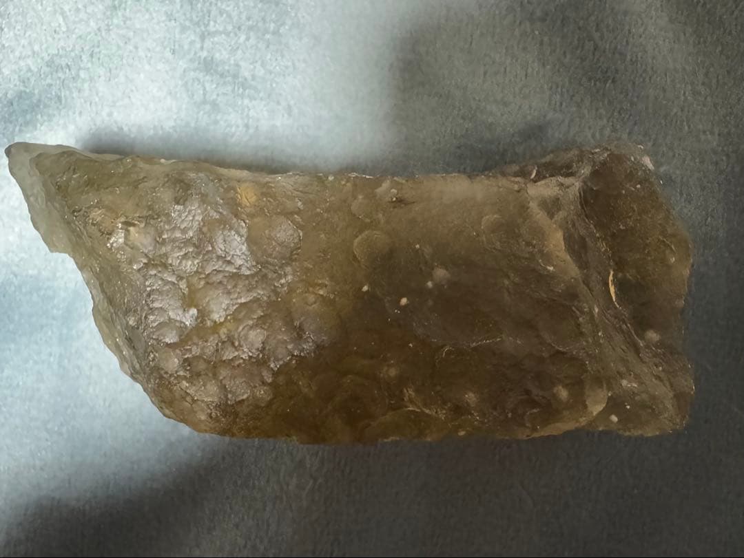 ブラック　リビアングラス　原石 83.9g クリストバライト内包