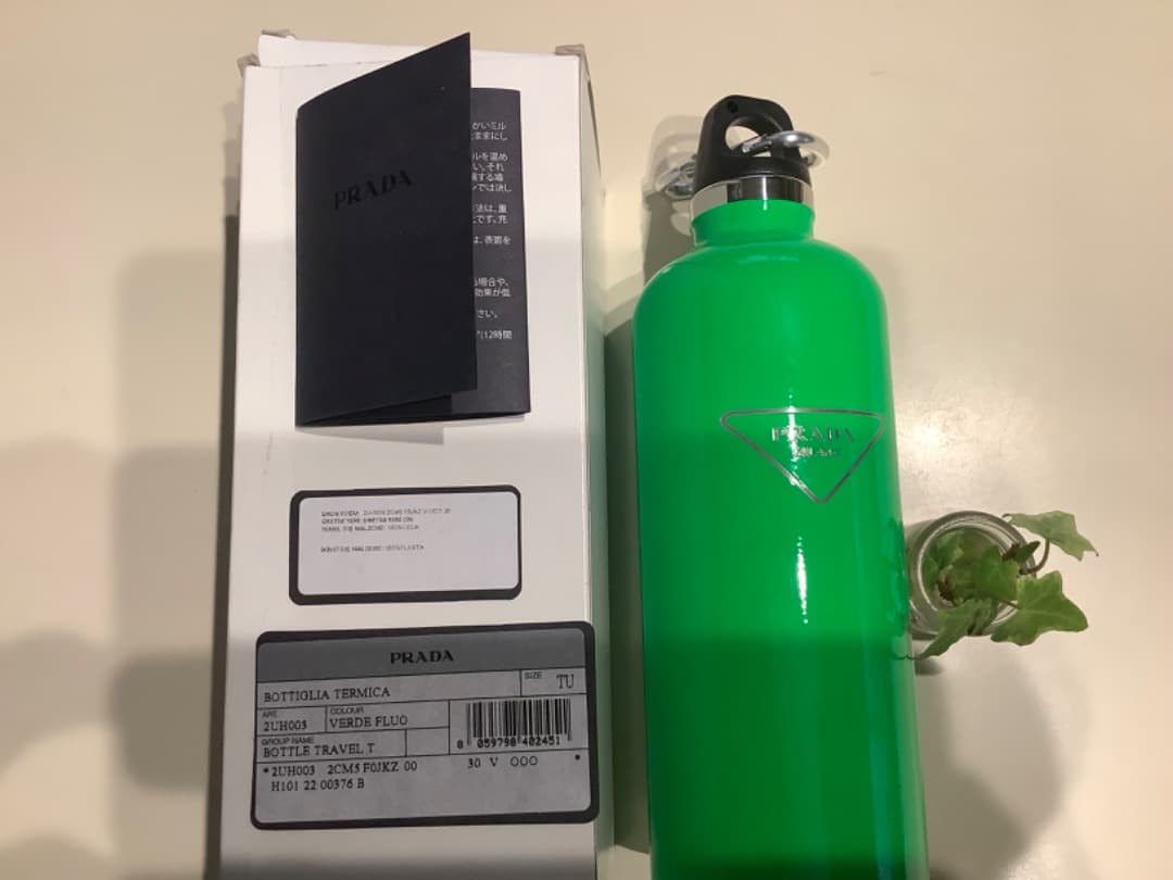 プラダ　ウォーター　ボトル