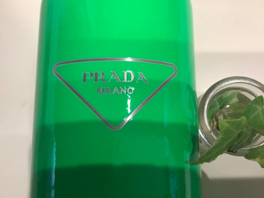 プラダ　ウォーター　ボトル