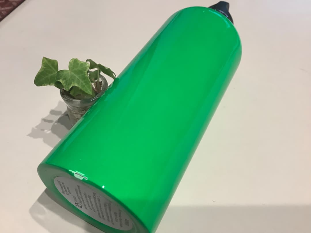 プラダ　ウォーター　ボトル