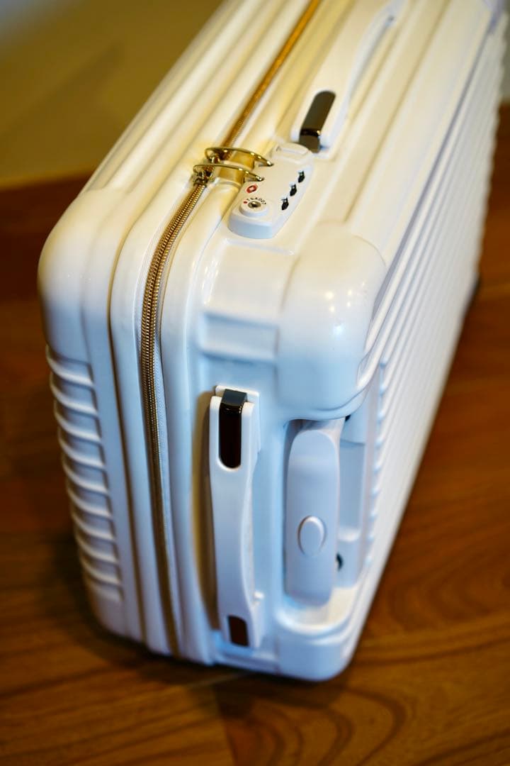 【ゆう】muta 中型スーツケース ホワイト