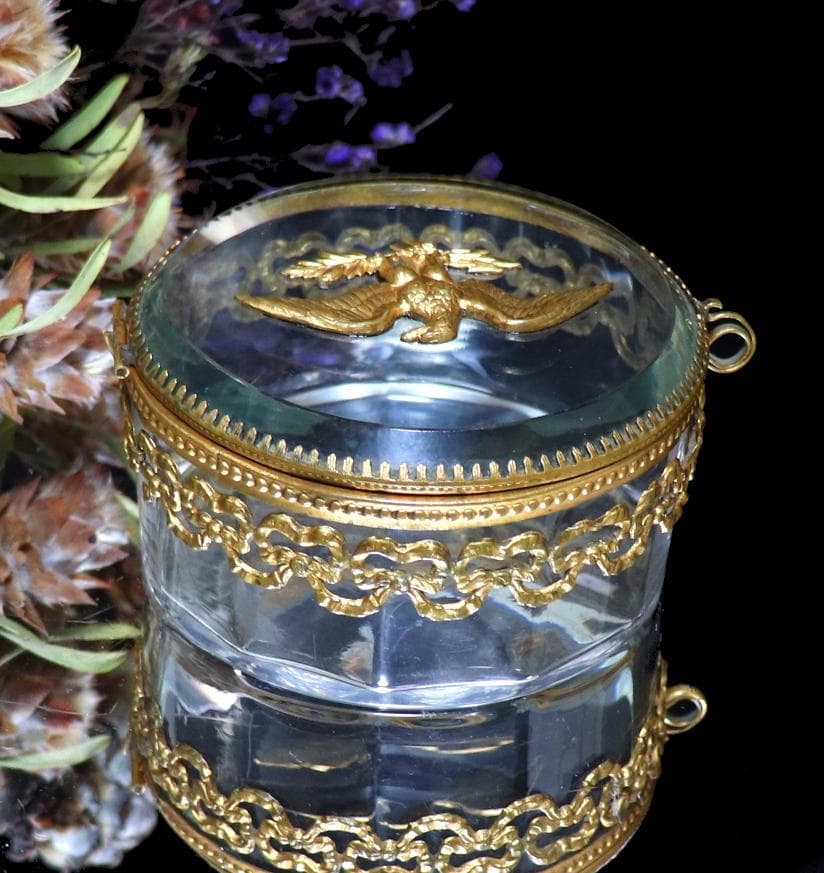 オールド・バカラ ブロンズ装飾 蓋物 イーグルの紋章とリボン アンティーク