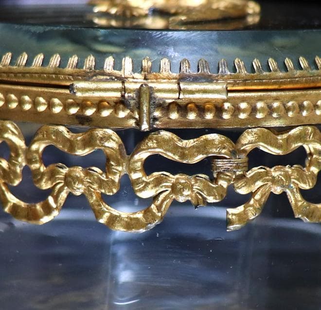 オールド・バカラ ブロンズ装飾 蓋物 イーグルの紋章とリボン アンティーク