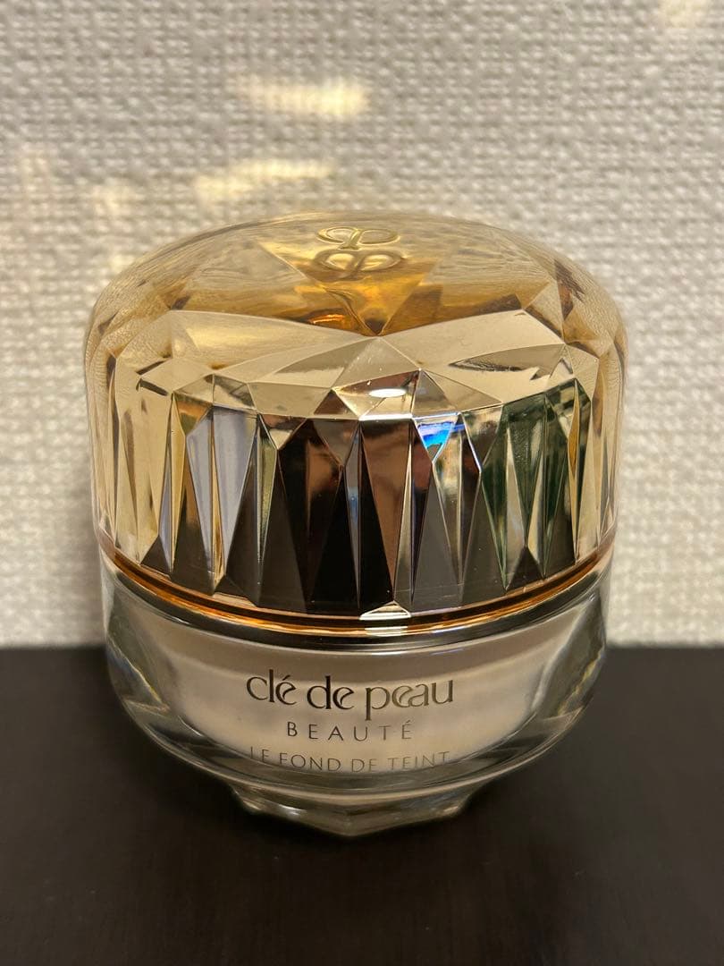 clé de peau クリームファンデーション オークル 10 SPF25