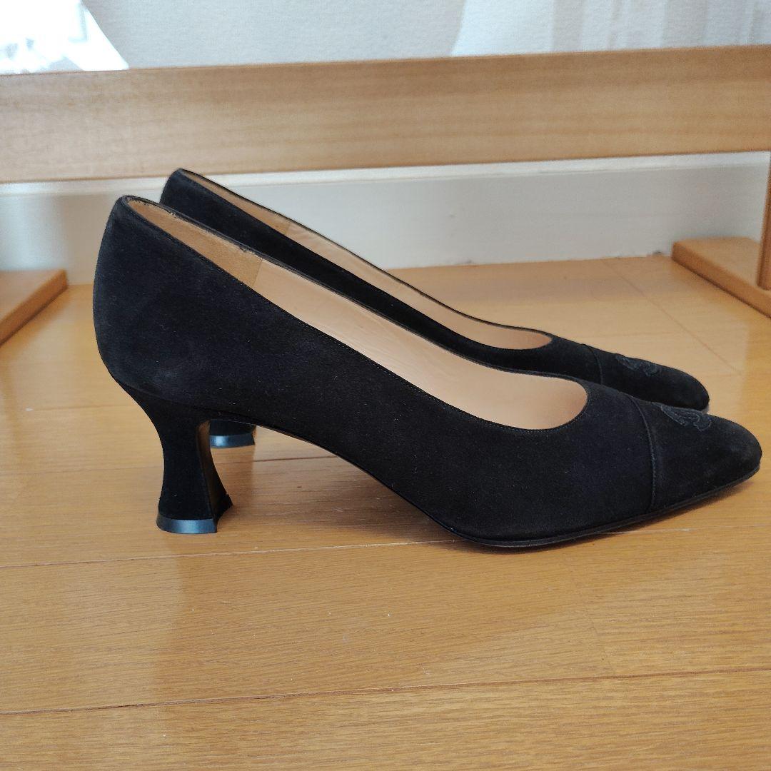 CHANEL ブラック スエード パンプス