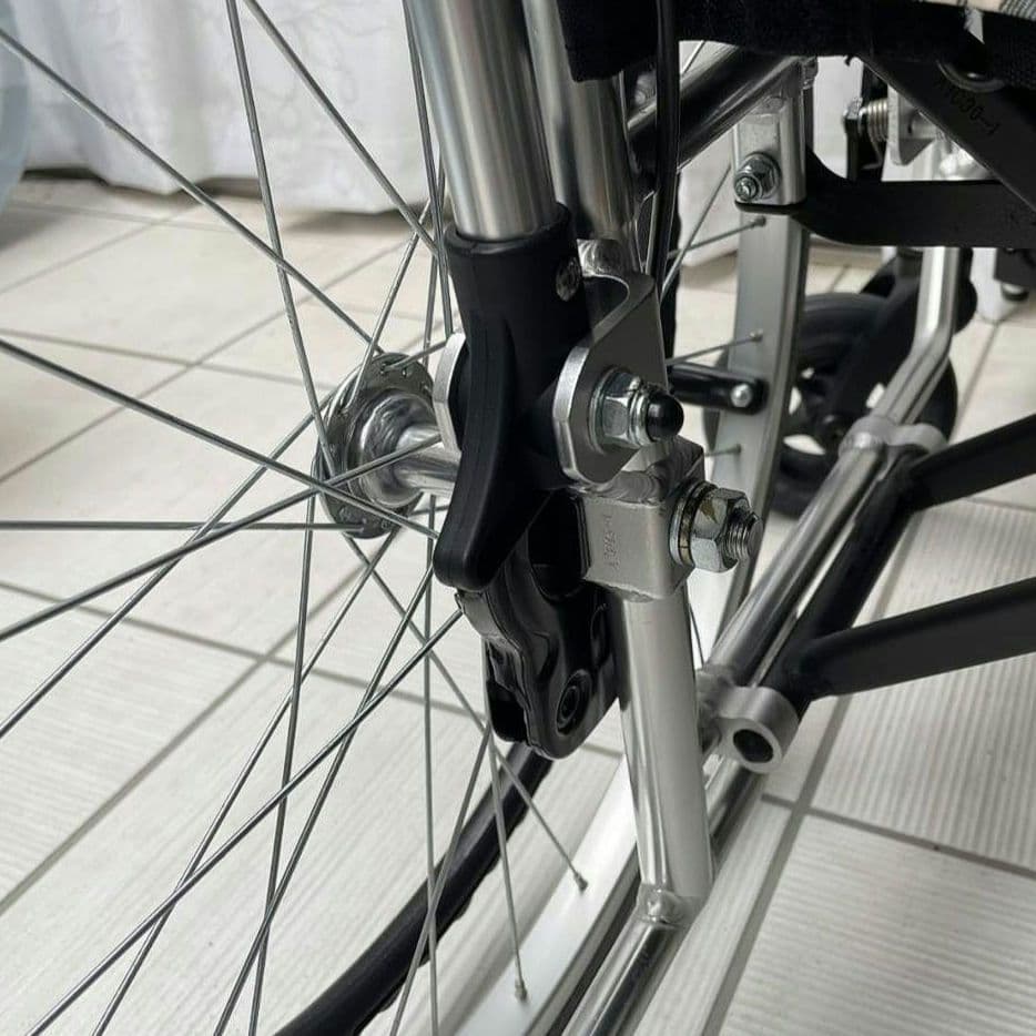 ♿️自走式 自立リハビリ訓練に最適 使いやすく便利な多機能タイプ 軽量 車椅子