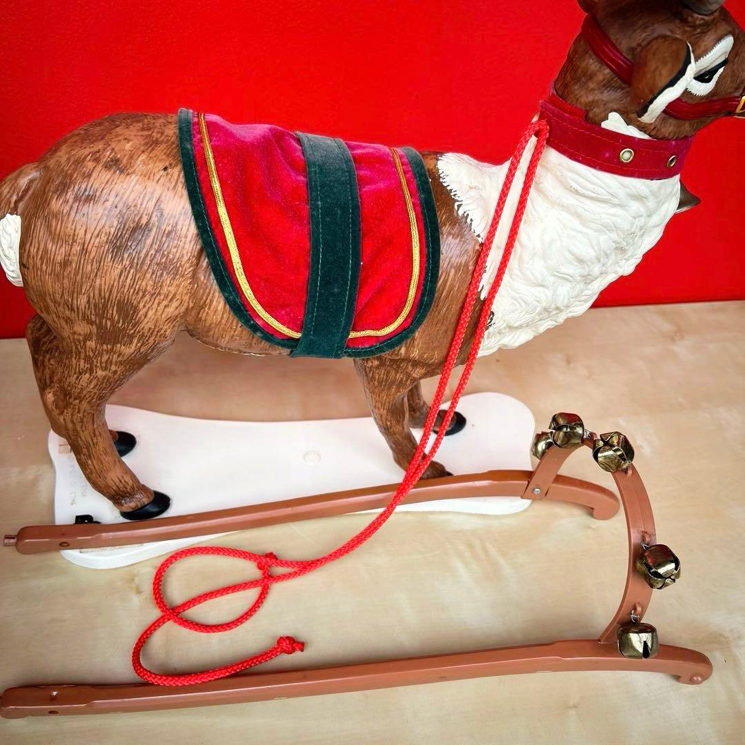 サンタとトナカイの置物