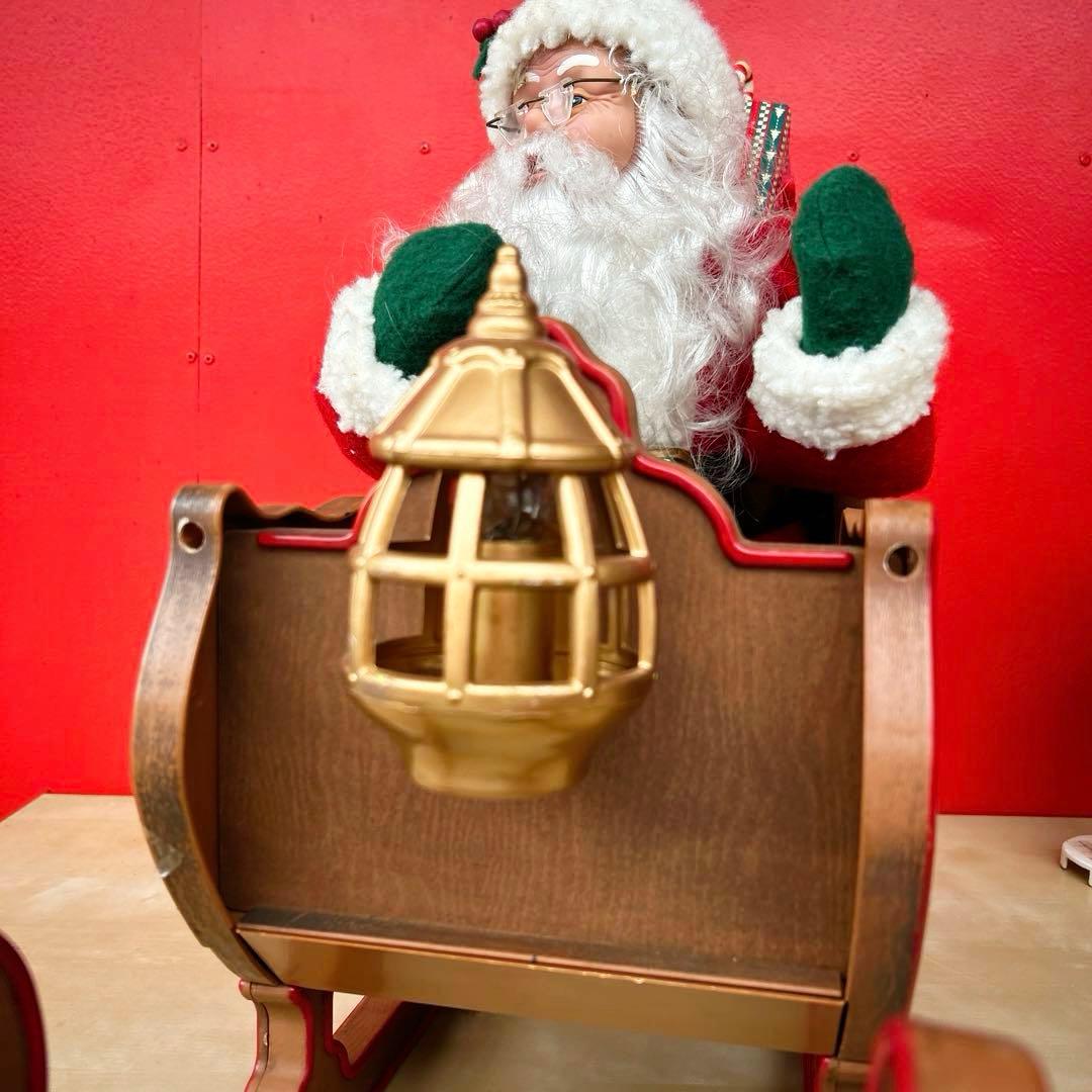 サンタとトナカイの置物