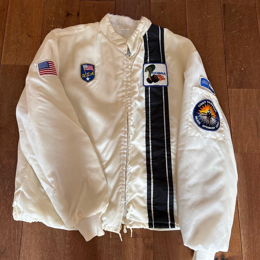 レーシングコブラ刺繍パッチ付きホワイトジャンパー