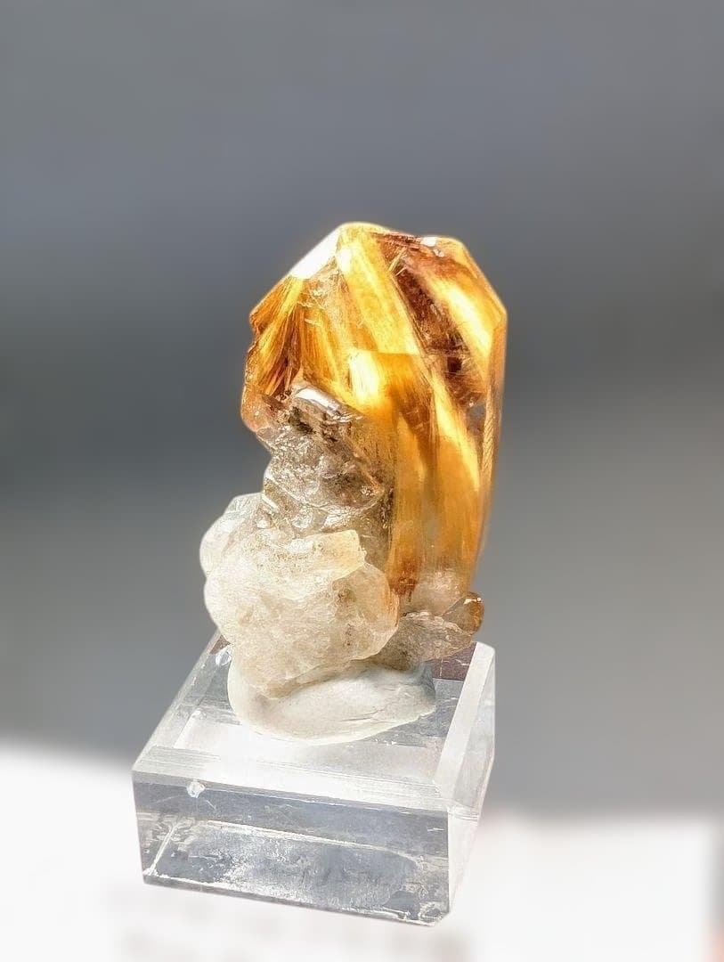 ブラジル産 タイチン ルチル 放射 ルチル クォーツ 水晶 鉱物標本