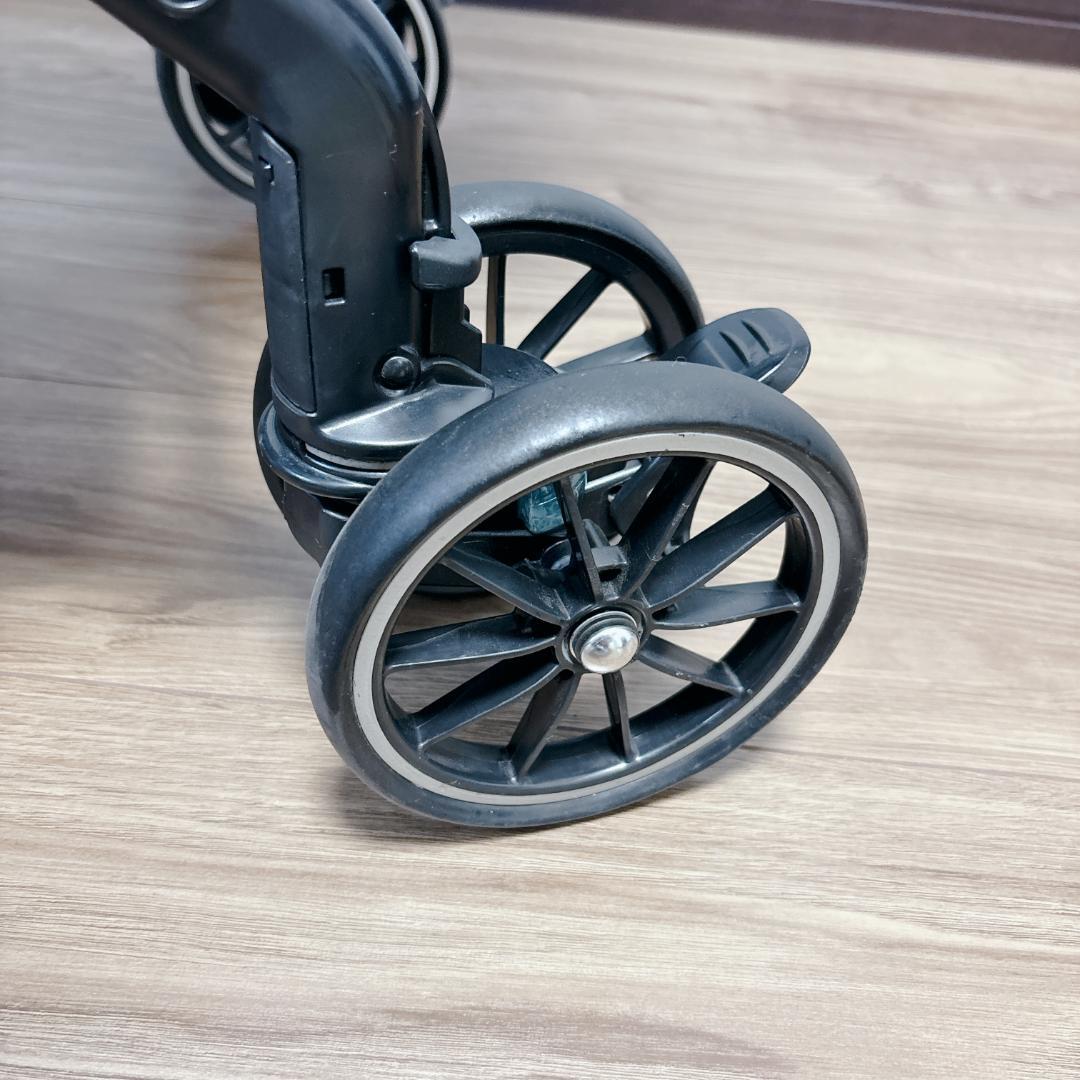 【極美品】 Combi スゴカルα 4キャス Light エッグショックHS