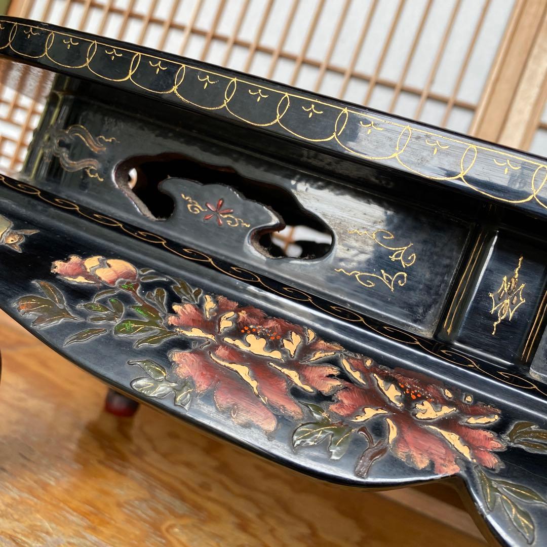 アンティーク 雑貨 日本or中国の座卓❓飾り棚❓漆塗り彫刻のような豪華な感じ。