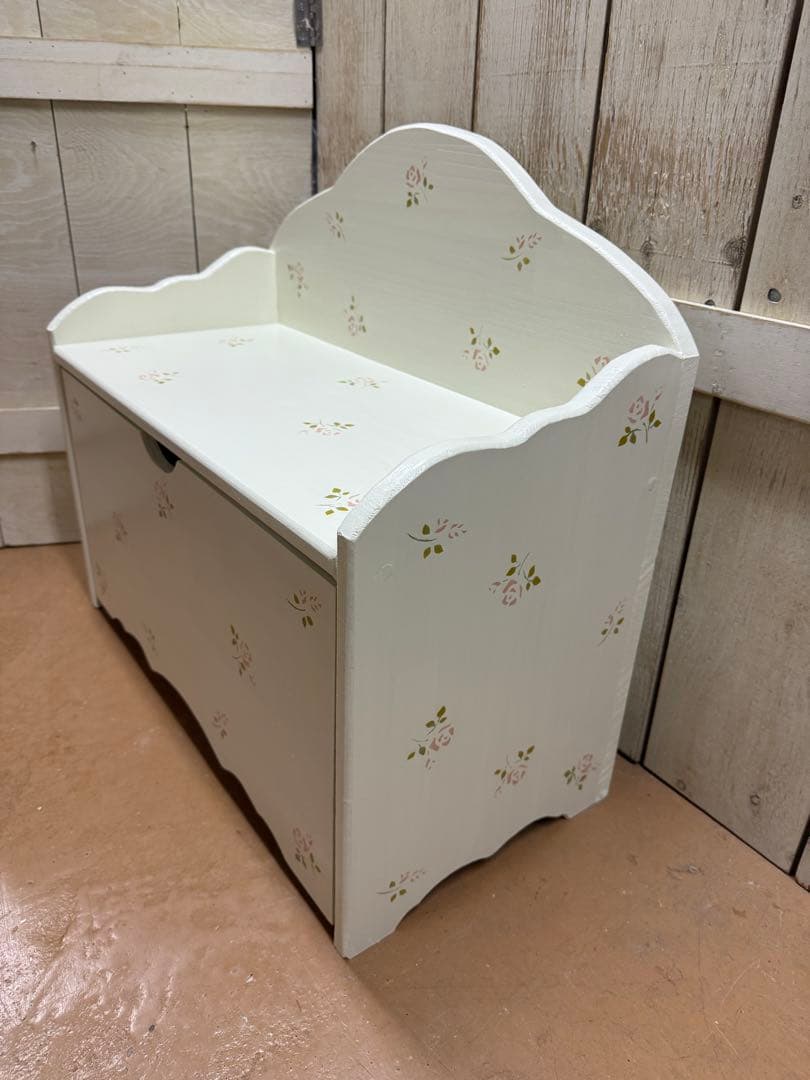 薔薇のステンシルいっぱいのベンチ型おもちゃ収納&ディスプレイ キャスターBOX