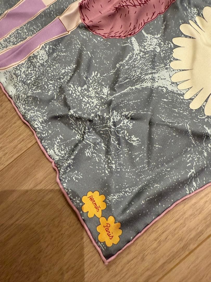 エルメス 女性イラスト 花柄 スカーフ