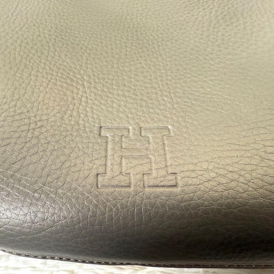 ヒロフ HIROHI Hロゴ型押し シボ革トートバッグ グレージュ 肩掛け可