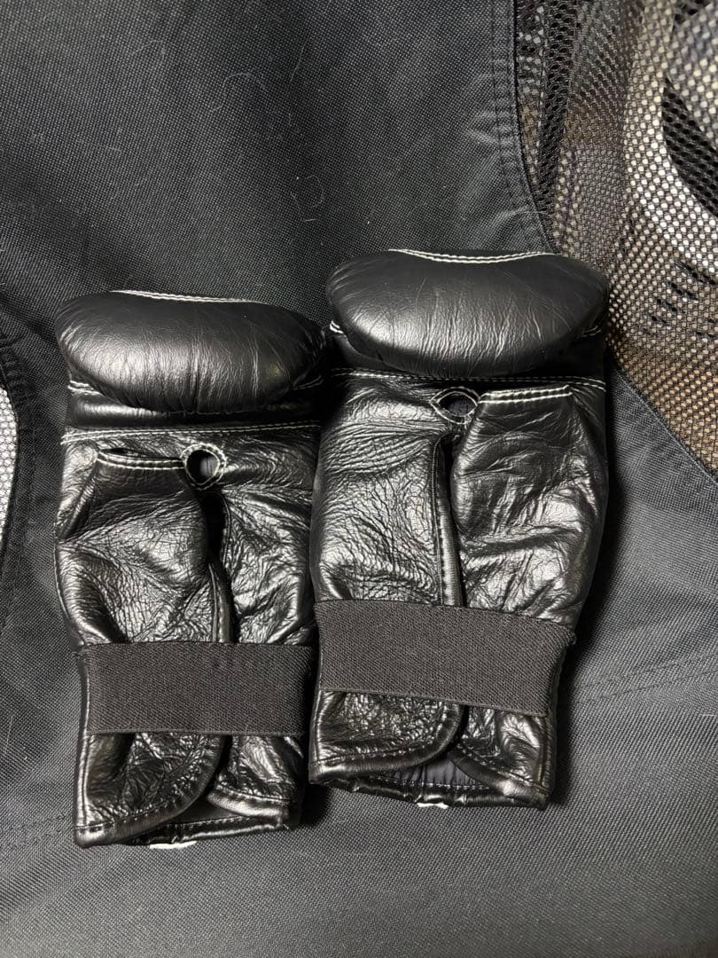 格闘技7点セット　グローブ、レガース、オープンフィンガー、他