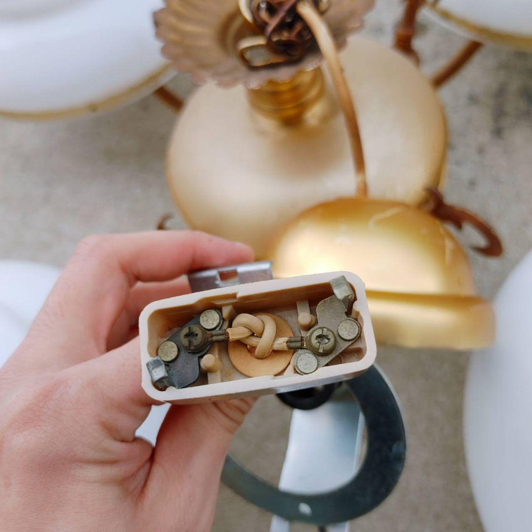 4灯シャンデリア ガラスシェード　レトロ