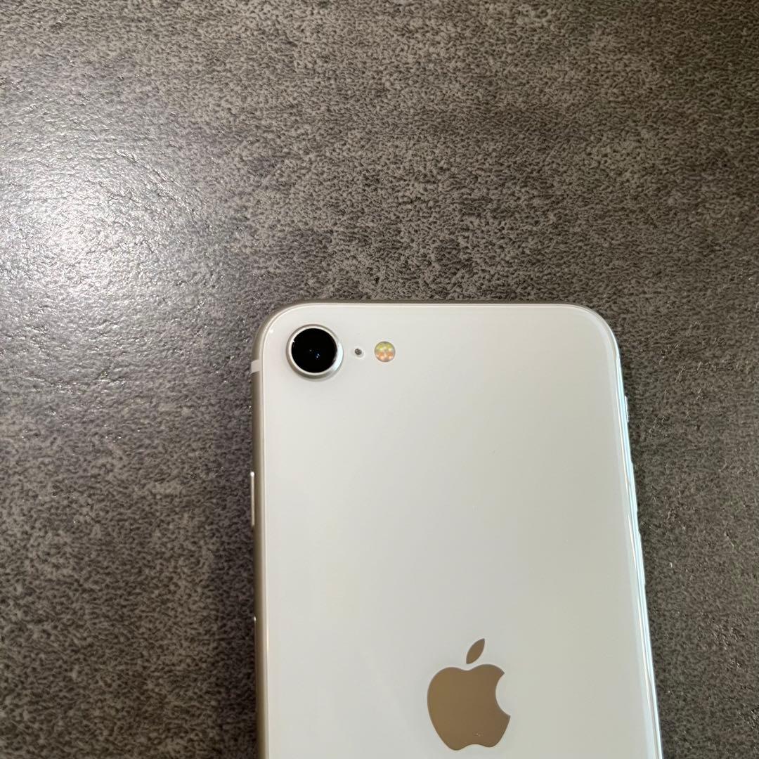 iPhone SE 第3世代 64GB スターライト バッテリー100%
