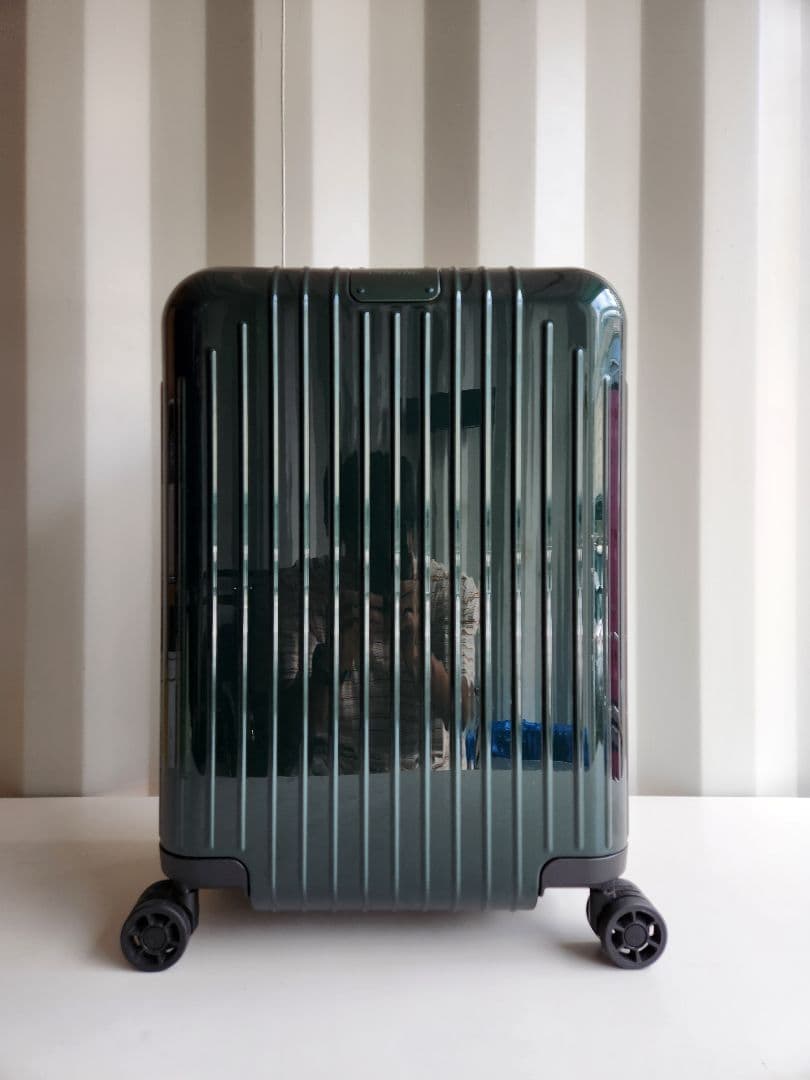 廃盤 Rimowa リモワ エッセンシャルライト キャビン 31L 機内持ち込み