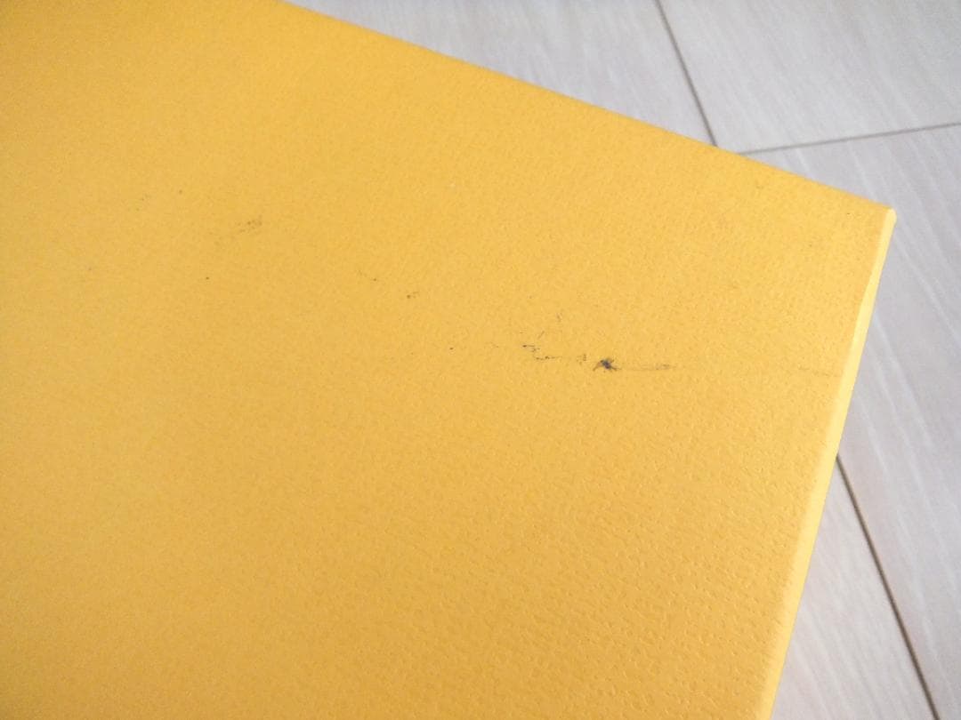 ★フェンディ★ポンポンチャーム　キーホルダー　フォックスファー　黄×白×青