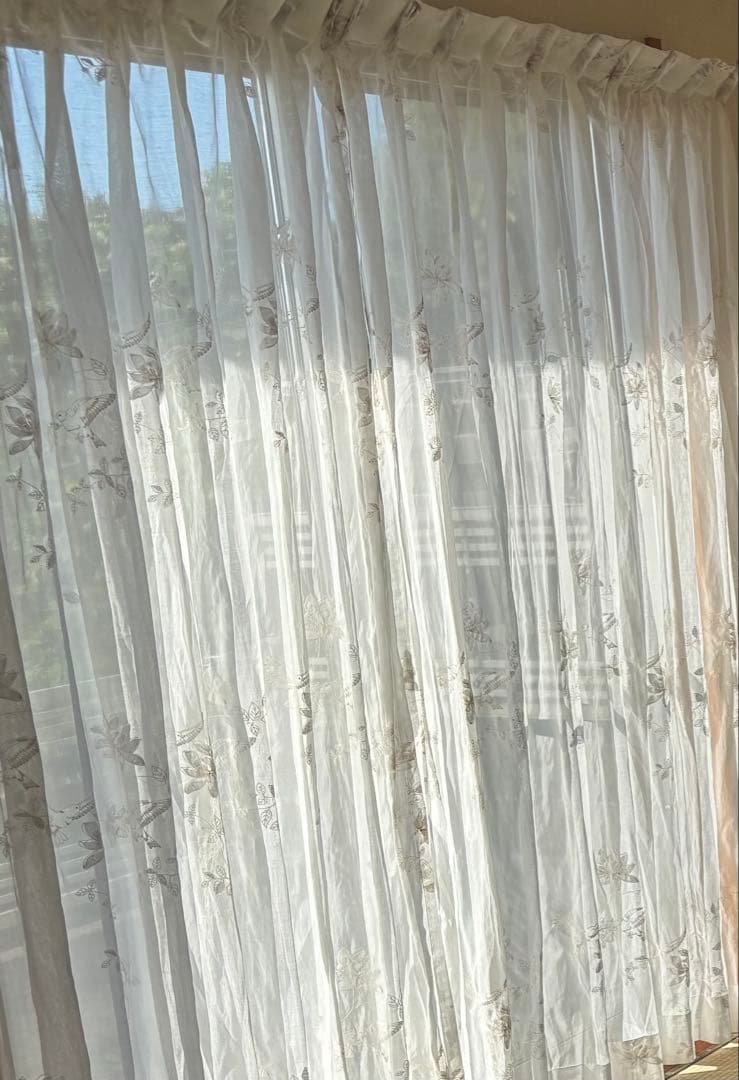 レース柄カーテン